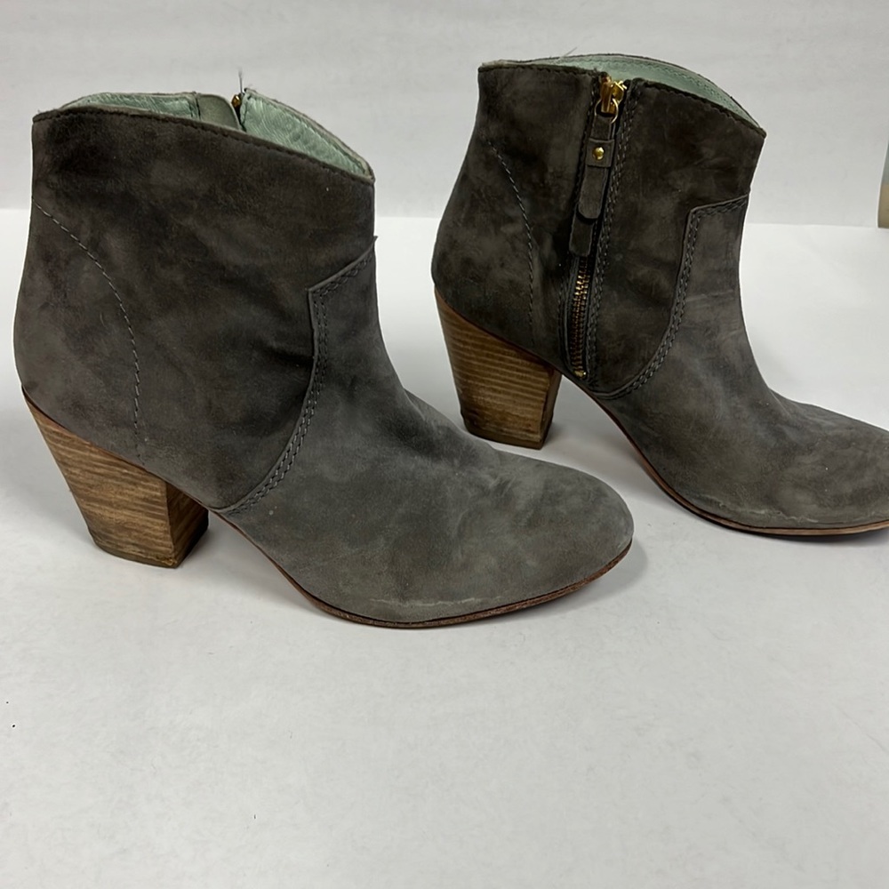 Boden size 9(40) suede leather heels
